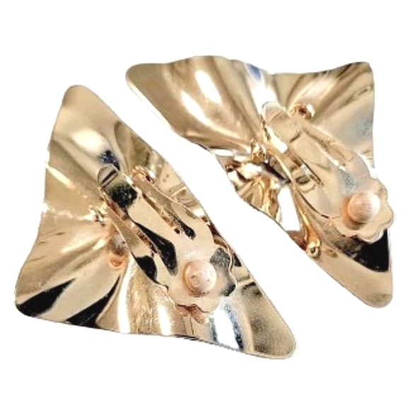 ๐๐ Vintage Bright Gold Tone Wing Pleated Clip Earrings - Picture 6 of 7